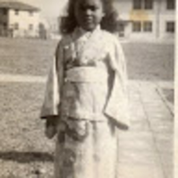 Meet your Posher, April - Picture 1 of 1